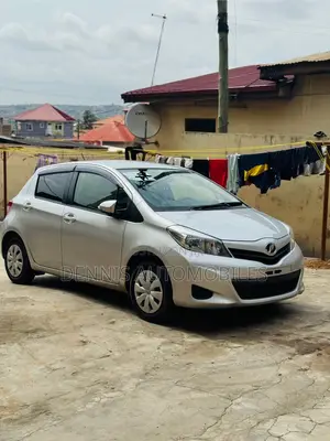 Toyota Vitz 1.3 FWD 5dr 2014 Silver