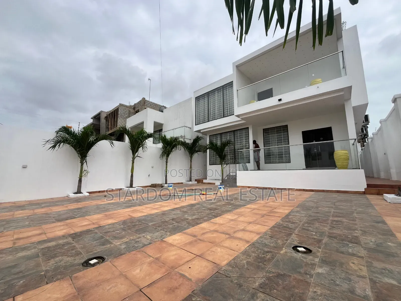 4bdrm Duplex in Ars, East Legon for rent