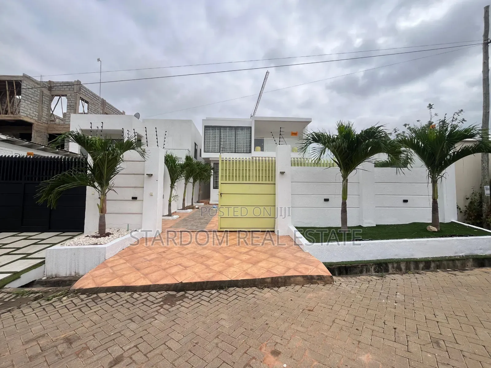 4bdrm Duplex in Ars, East Legon for rent