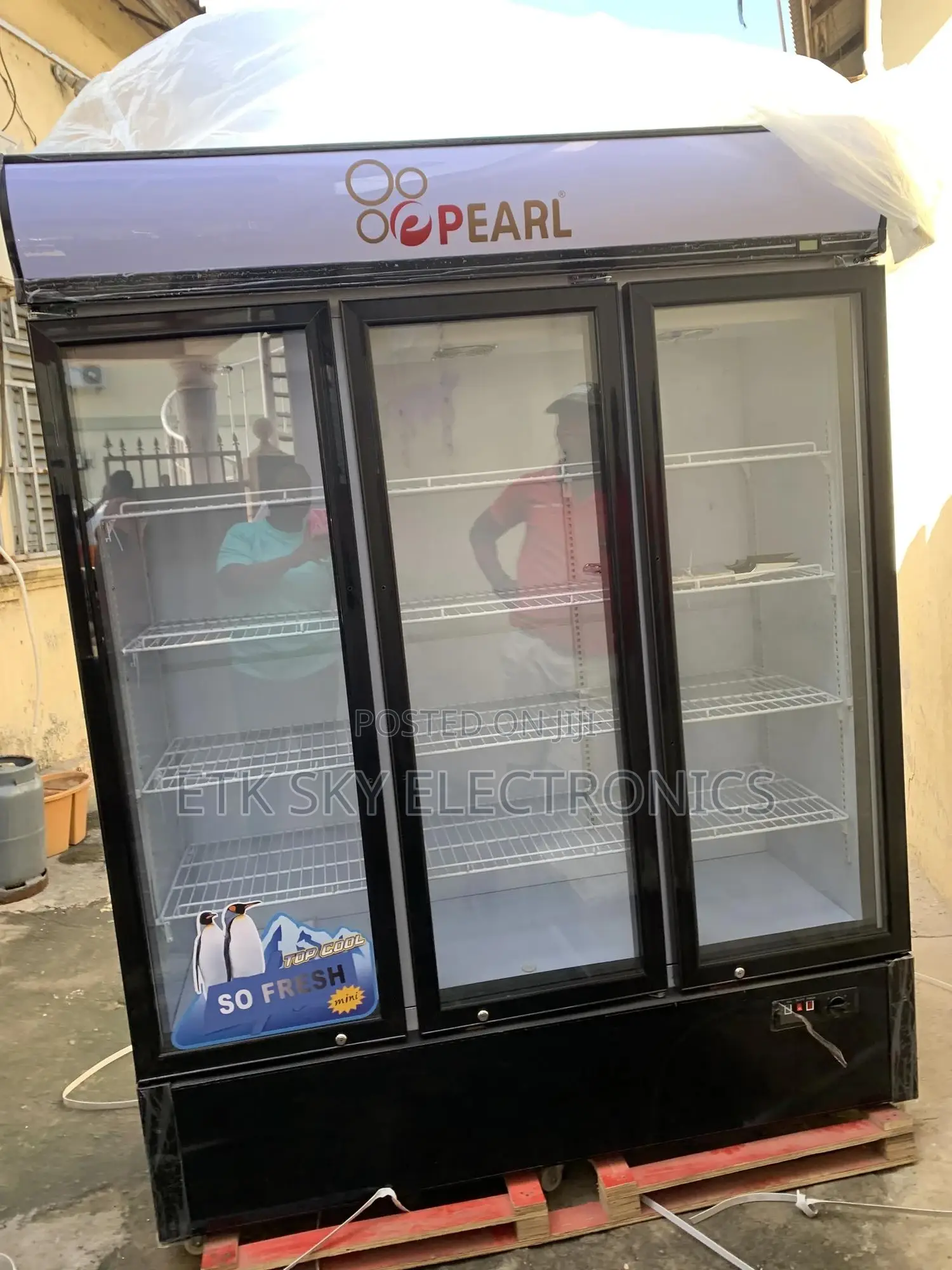 Attested Pearl 3doors Displayfridge 868liters