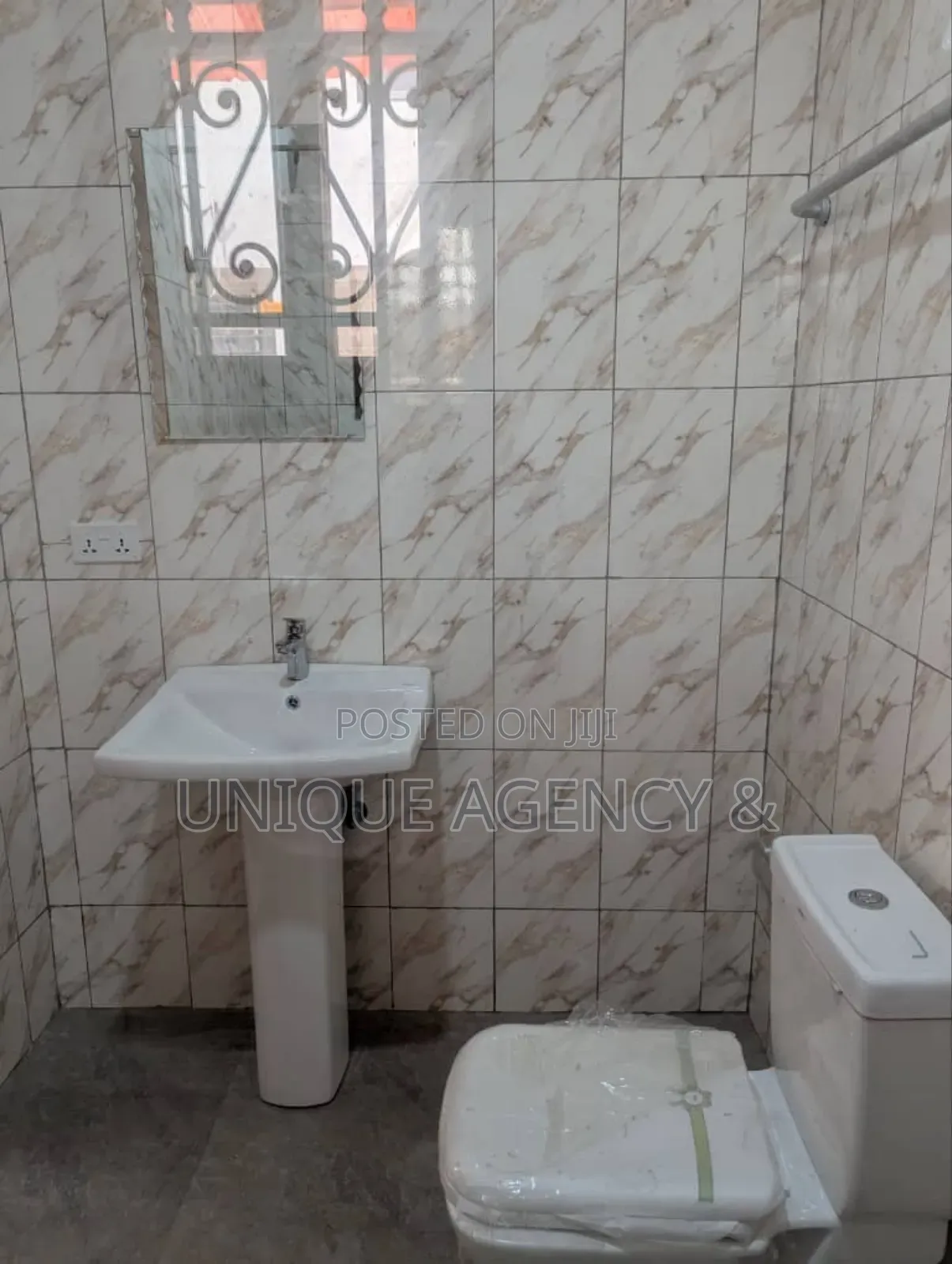 3bdrm Duplex in Adenta for sale