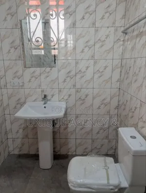3bdrm Duplex in Adenta for sale