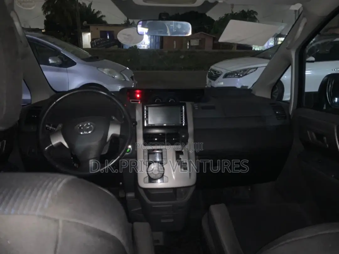 Toyota Voxy 2012 Black