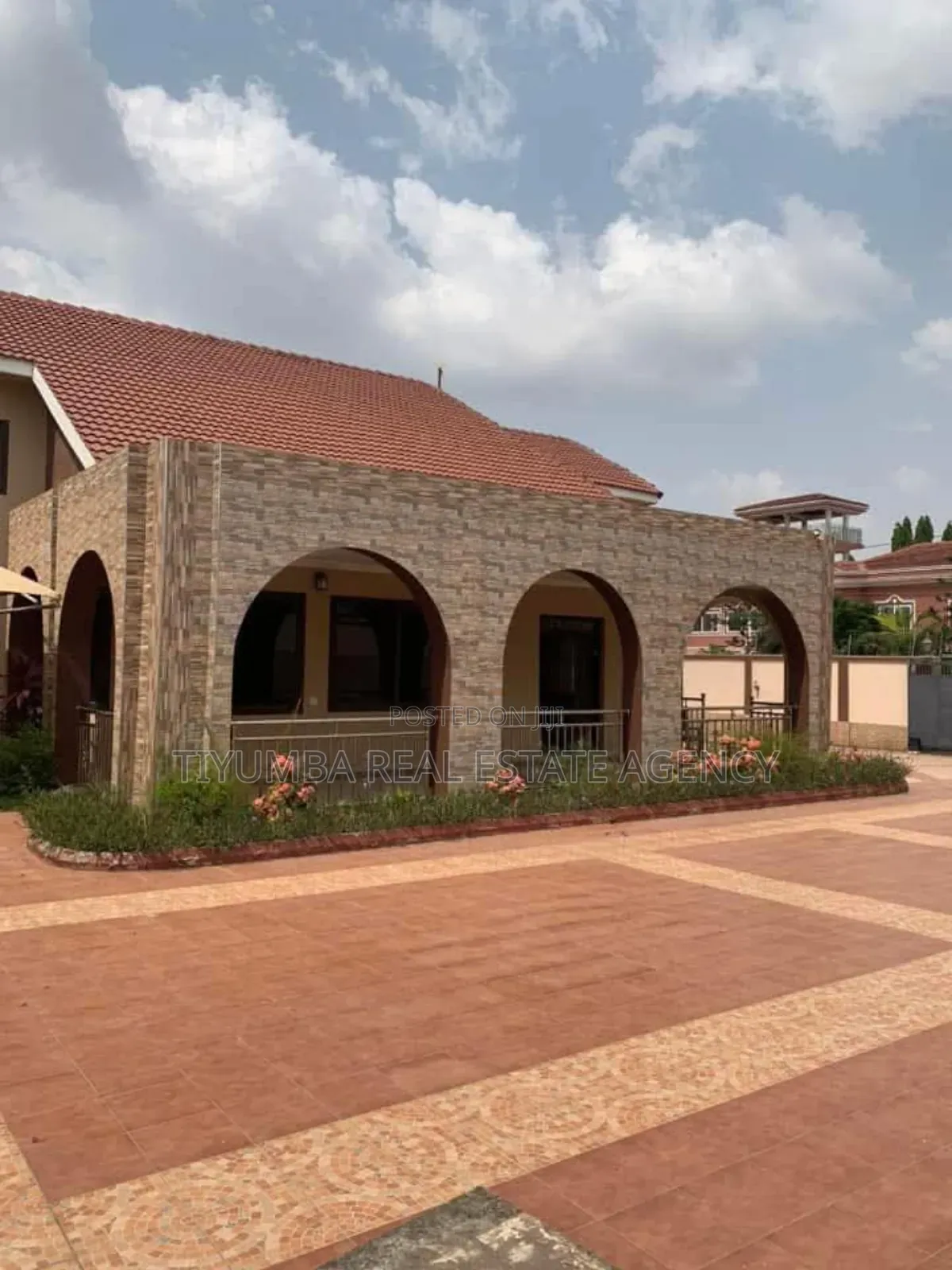 5bdrm House in Tiyumba Real Estate, Pillar 2 for rent