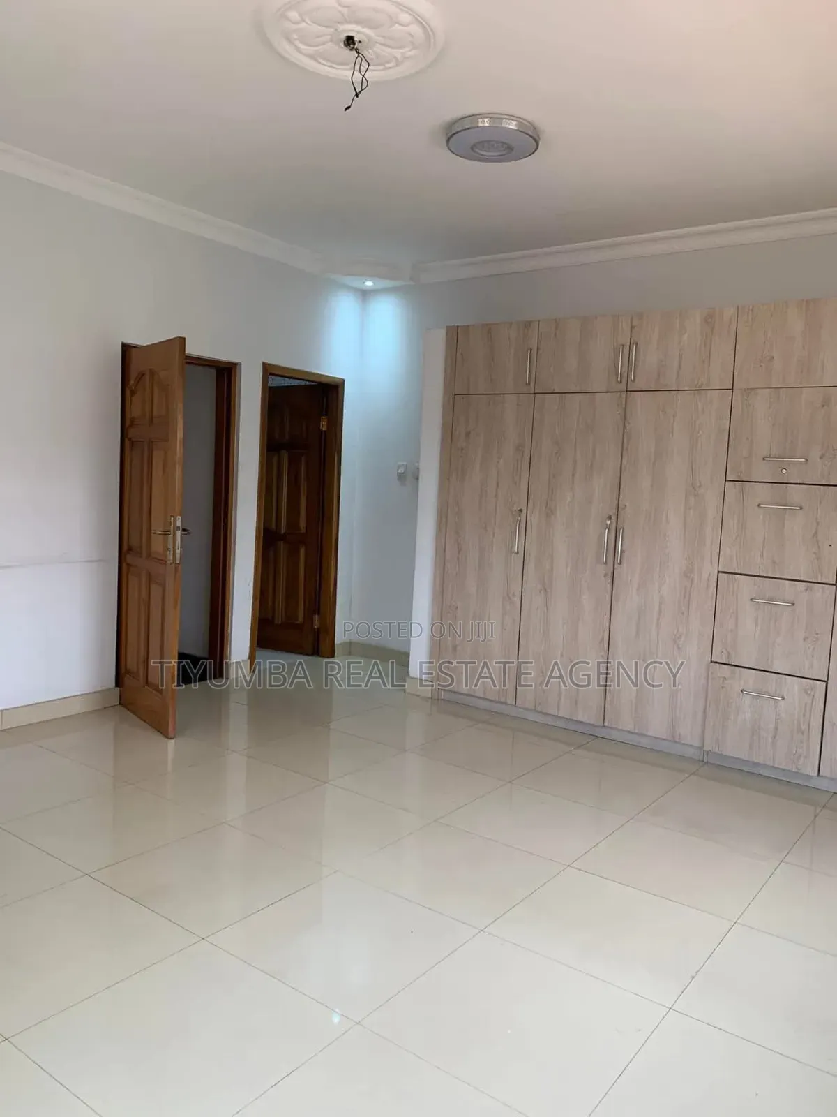 5bdrm House in Tiyumba Real Estate, Pillar 2 for rent