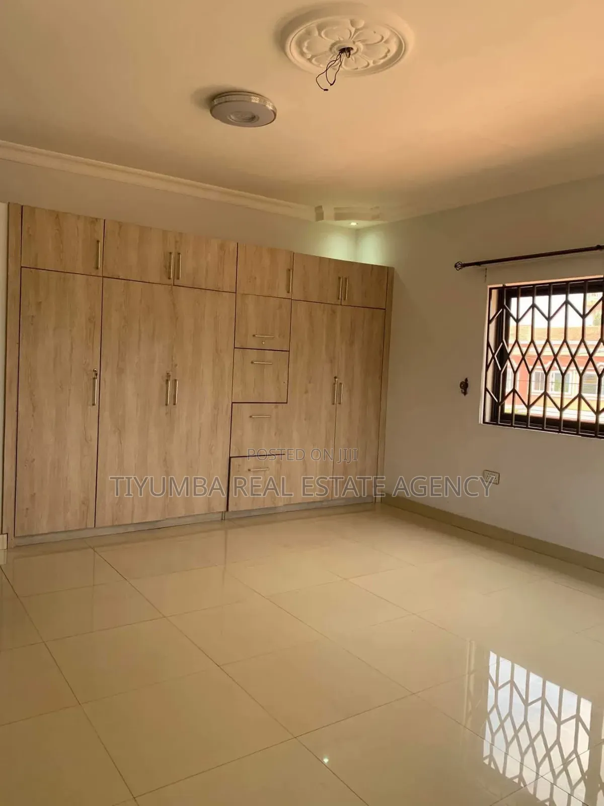 5bdrm House in Tiyumba Real Estate, Pillar 2 for rent
