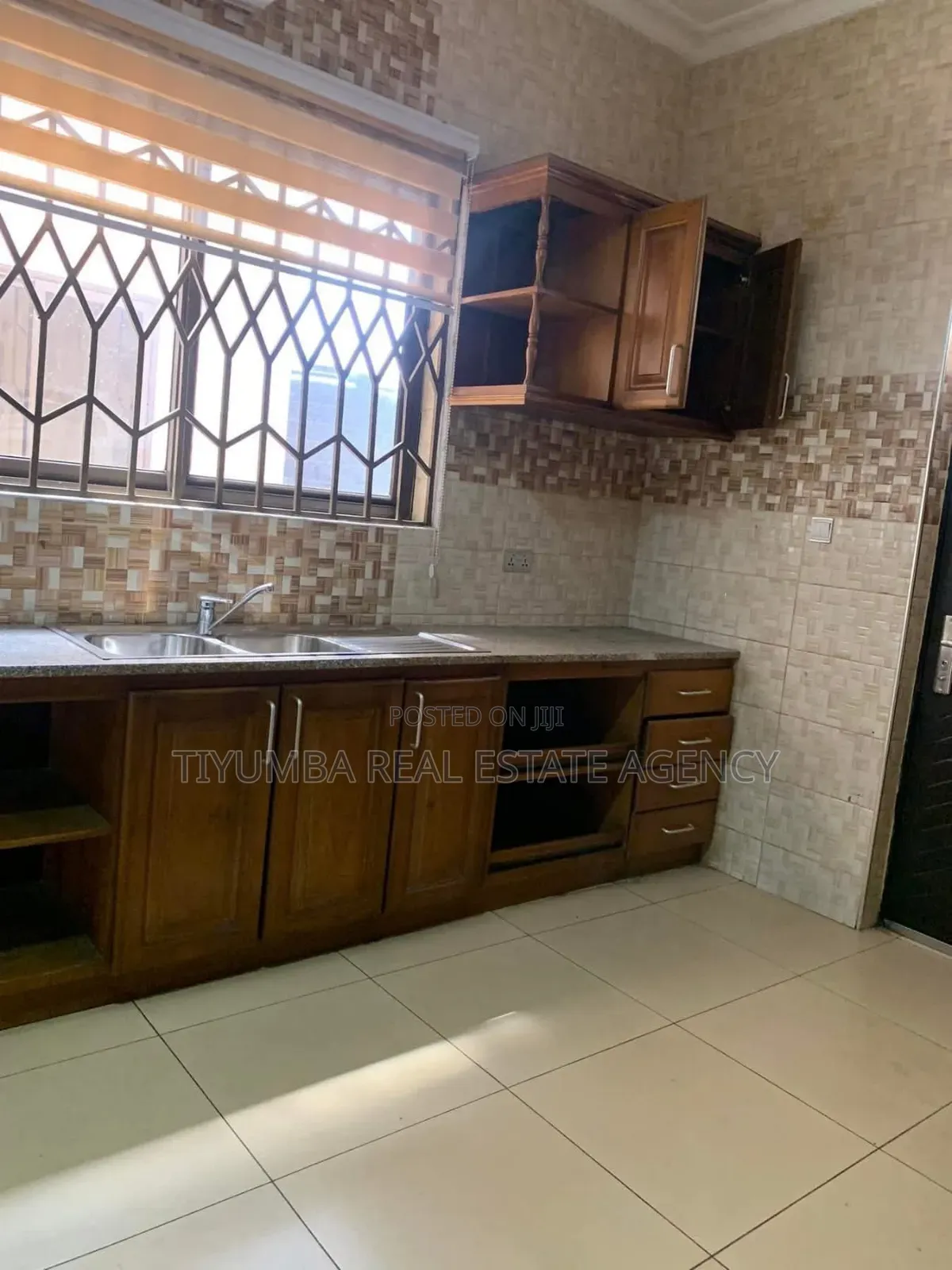 5bdrm House in Tiyumba Real Estate, Pillar 2 for rent