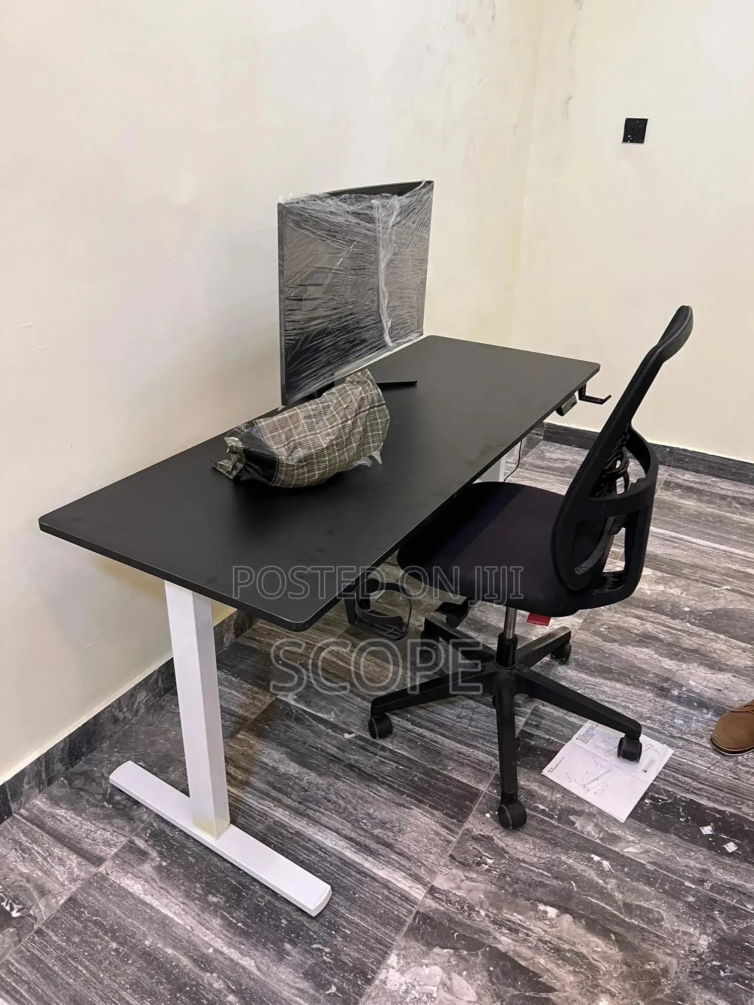 160x70 Electric Height Adjustable Desk – Memory, Cup Headset Holder
