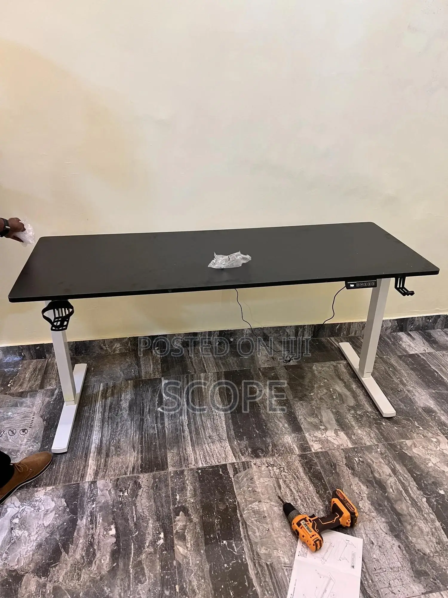 160x70 Electric Height Adjustable Desk – Memory, Cup Headset Holder