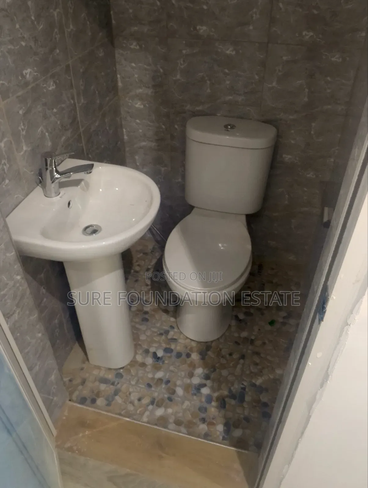 2bdrm Apartment in Dansoman for rent