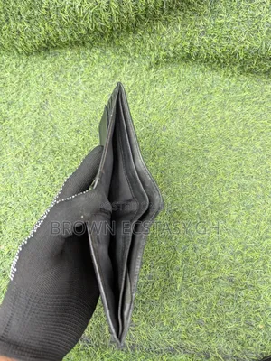 Non Branded Leather Wallet (Uk Used)