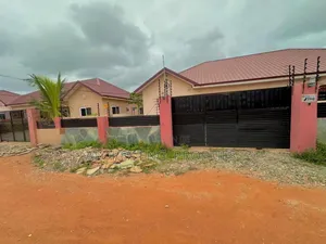 2bdrm House in Com 25, Tema Metropolitan for sale