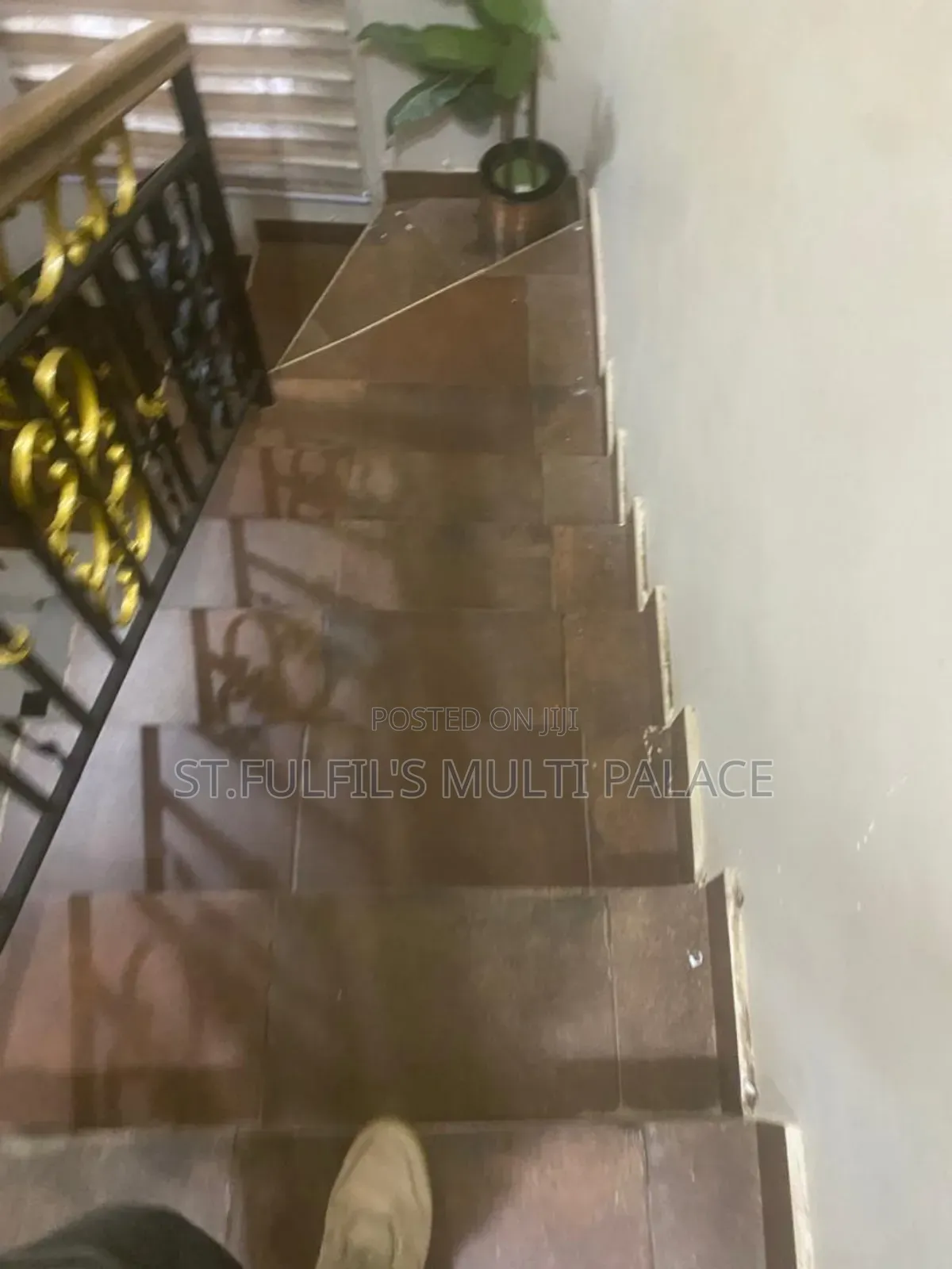5bdrm House in Adenta Adjacent To for rent