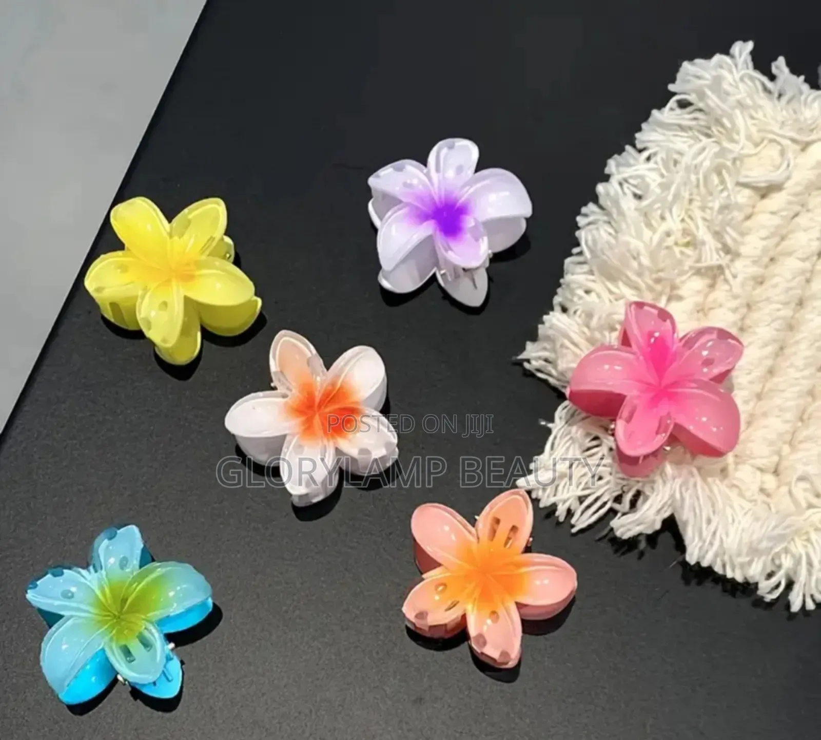 Colorful Flower Hair Claw Clip – Trendy Acrylic, Strong Grip