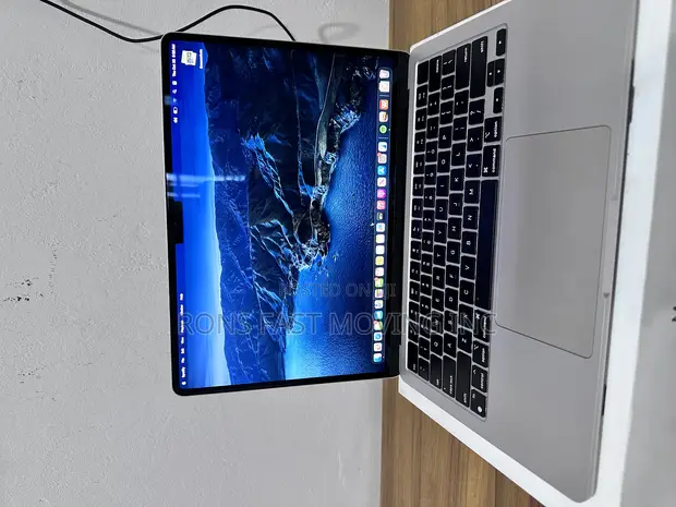 Apple MacBook Air 2022 M2 16GB 512GB 58回 Apple MacBook Air 2022 M2 16GB 512GB 58回 MACBOOK MB AIR M2 (2022