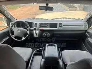 Toyota HiAce 2012 White