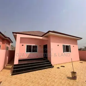 3bdrm House in Oyarifa, Ghana Flag for sale