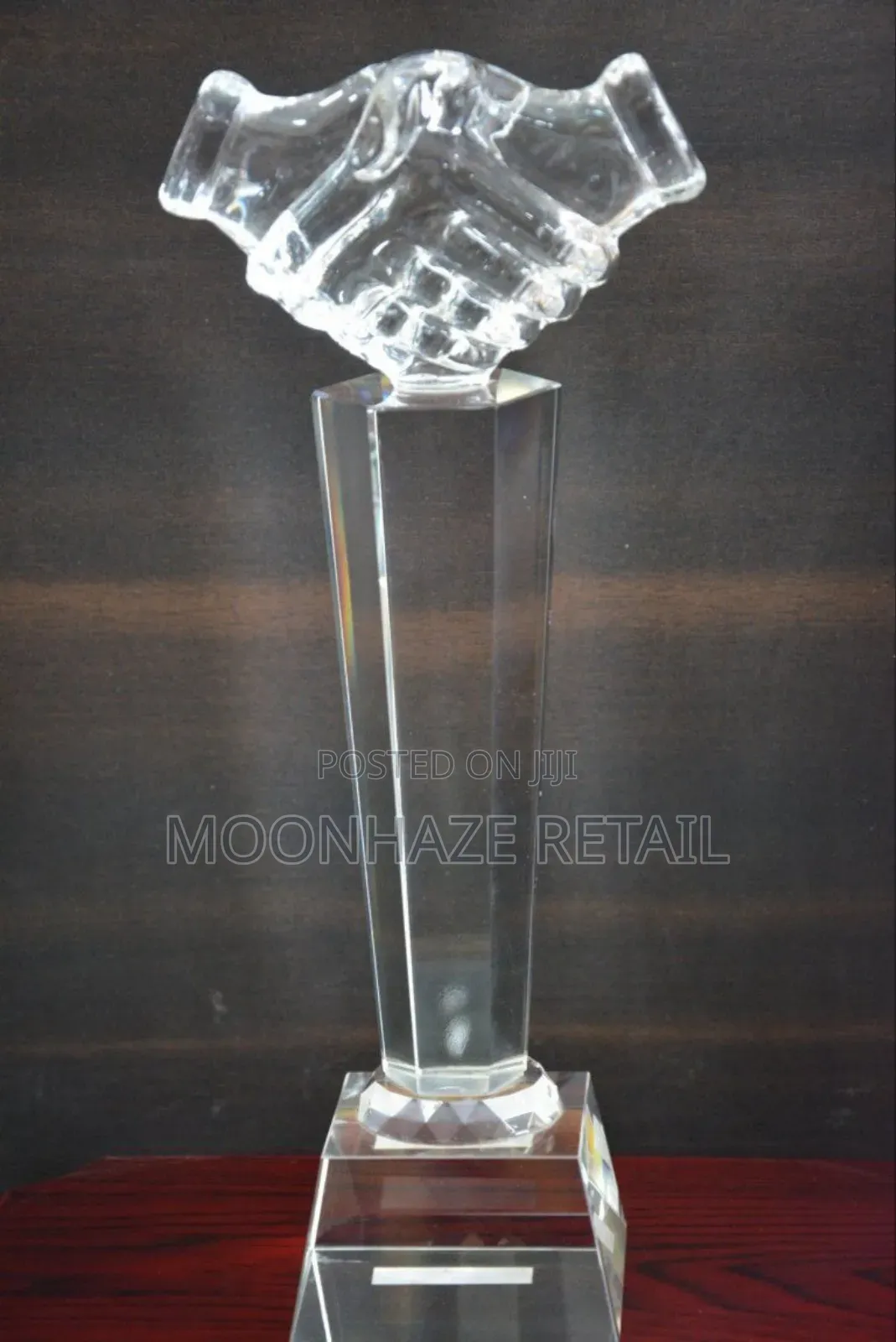 Crystal Handshake Trophy – Symbol of Partnership Trust!
