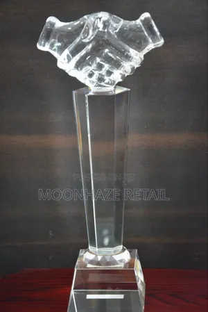 Crystal Handshake Trophy – Symbol of Partnership Trust!