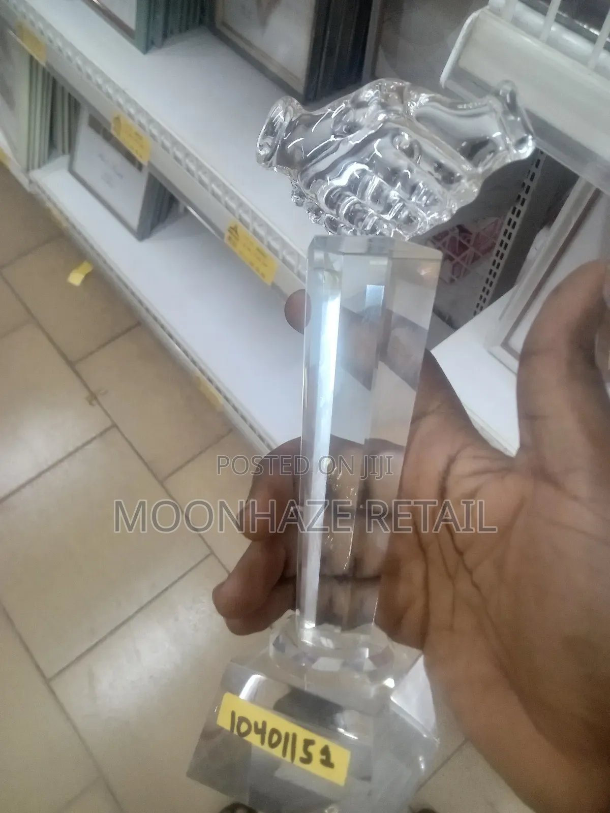 Crystal Handshake Trophy – Symbol of Partnership Trust!