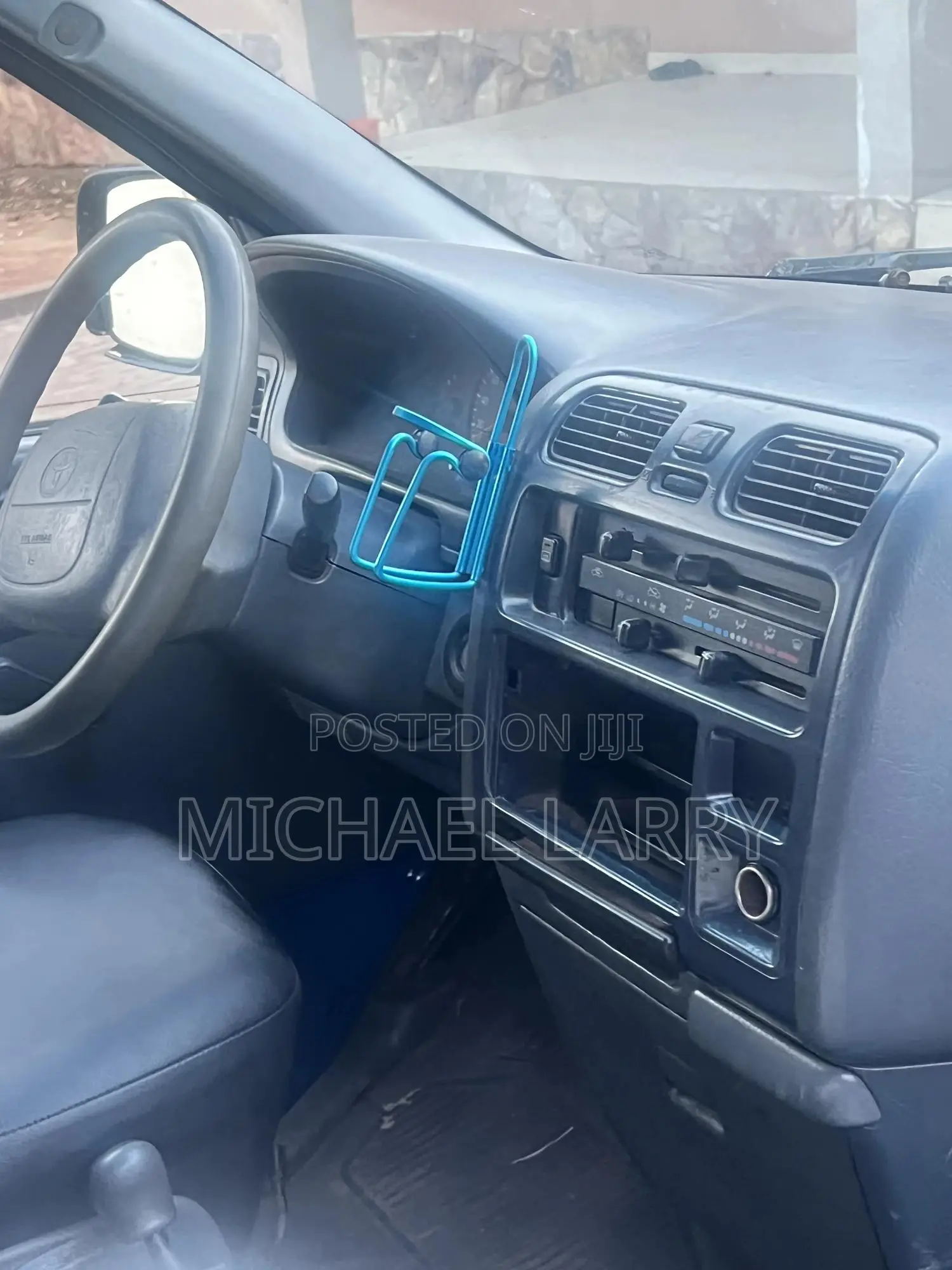 Toyota HiAce 2010 Blue