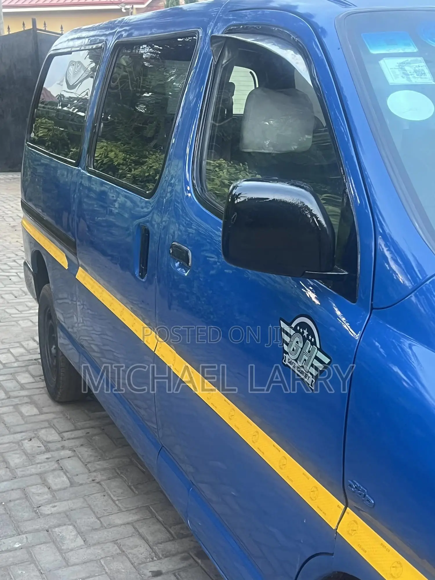 Toyota HiAce 2010 Blue