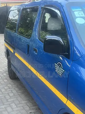 Toyota HiAce 2010 Blue