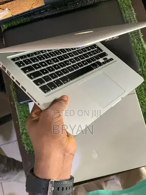 Laptop Apple MacBook Pro 2012 12GB Intel Core I5 SSHD+SSD 500GB