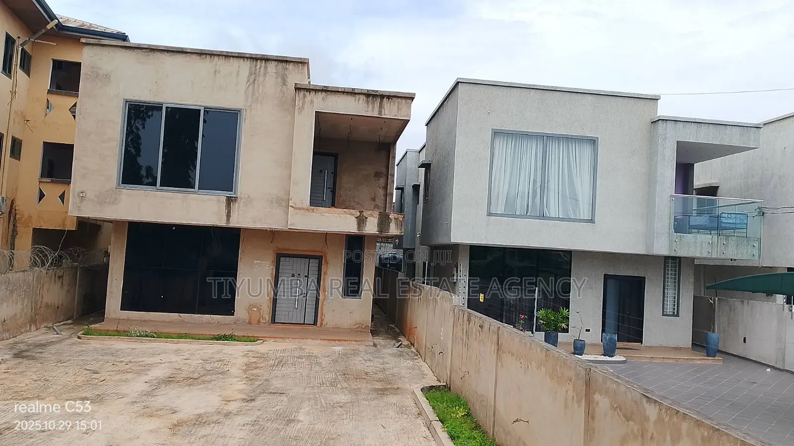 3bdrm House in Tiyumba Agency., West Legon for sale