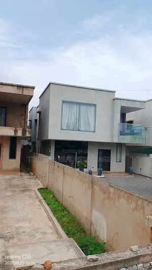 3bdrm House in Tiyumba Agency., West Legon for sale