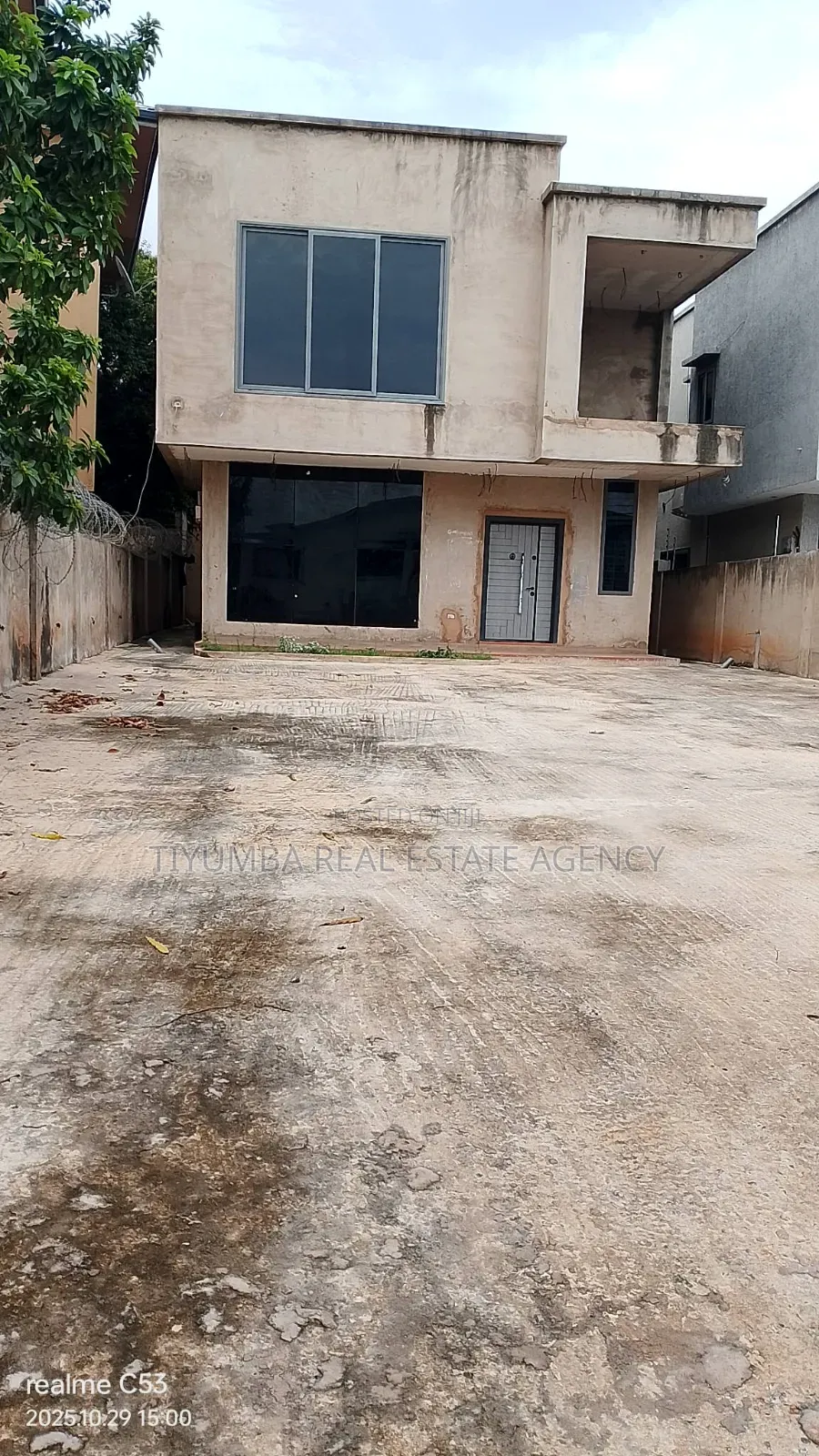 3bdrm House in Tiyumba Agency., West Legon for sale