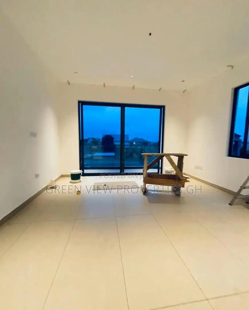 4bdrm Duplex in East Legon for sale