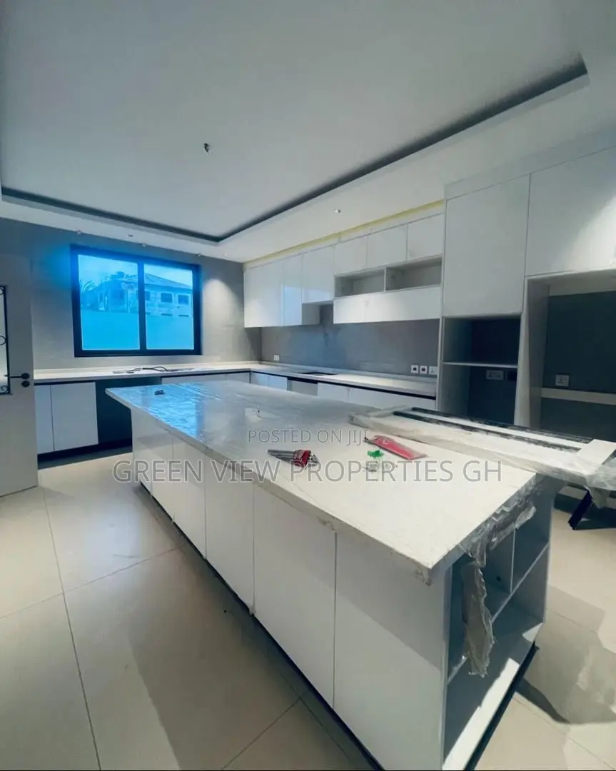 4bdrm Duplex in East Legon for sale