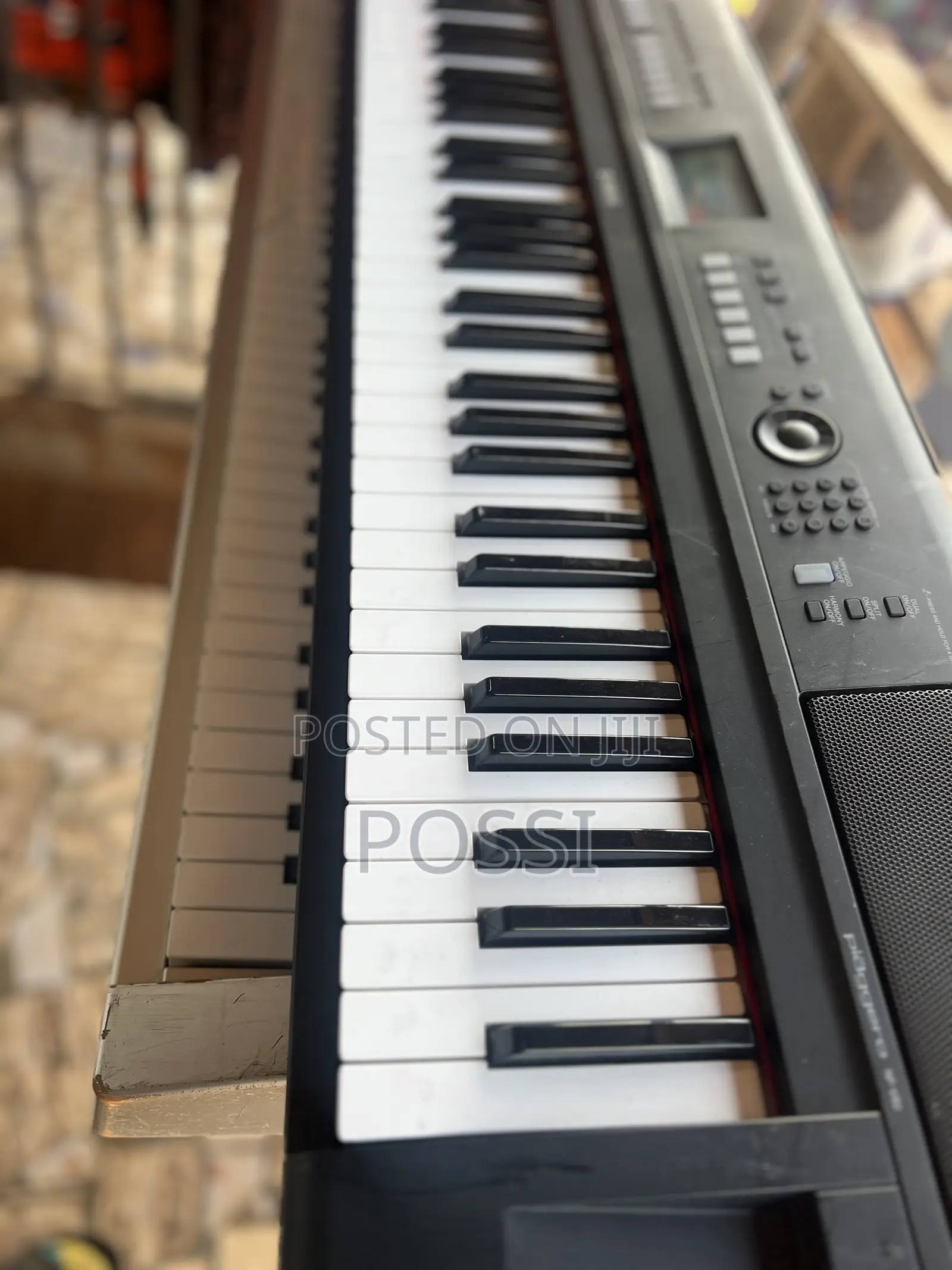 Yamaha Light Weighted 76 Keys Keyboard or Digital Piano