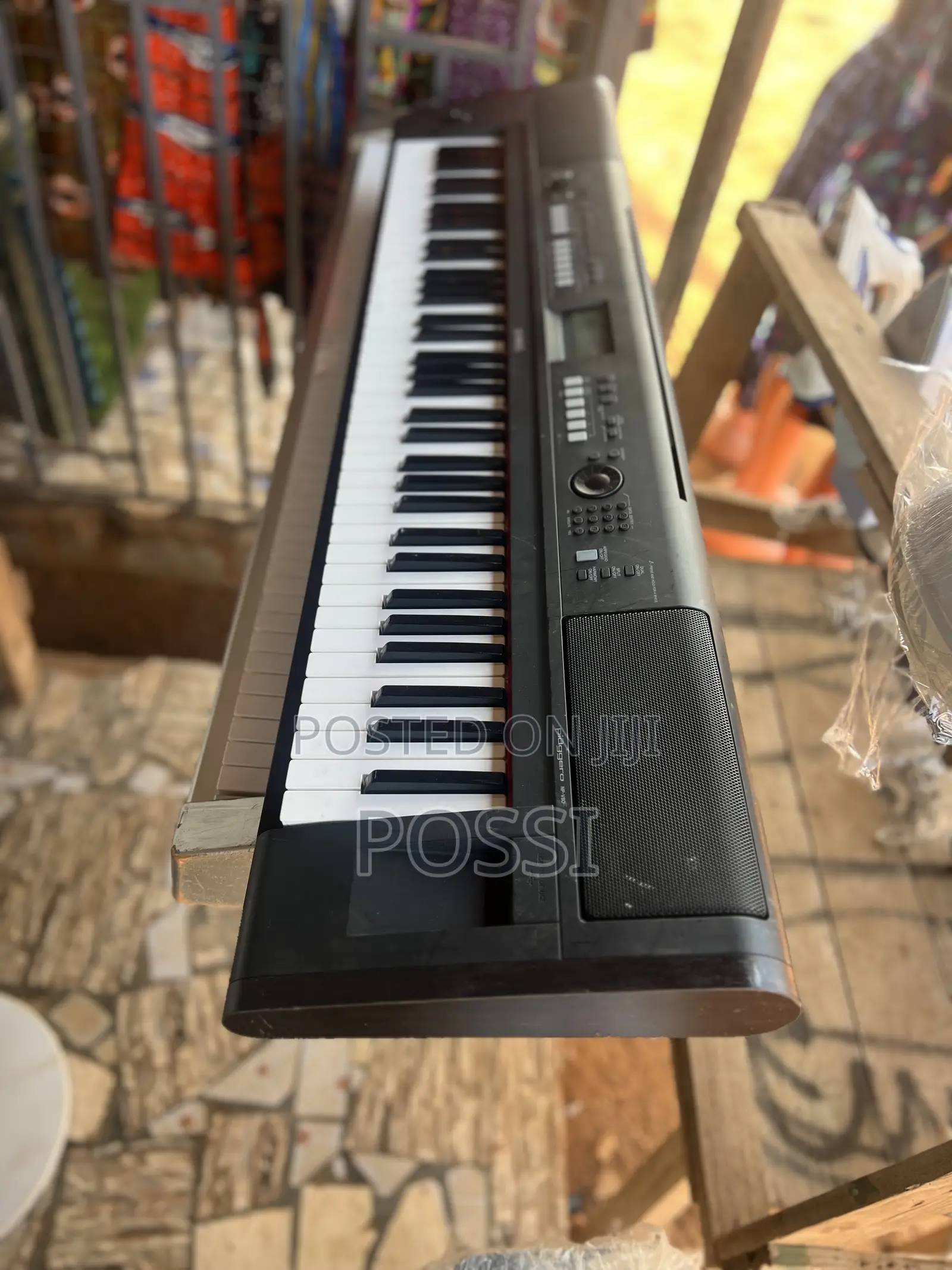 Yamaha Light Weighted 76 Keys Keyboard or Digital Piano