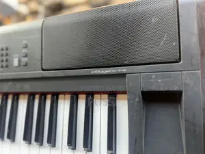 Yamaha Light Weighted 76 Keys Keyboard or Digital Piano