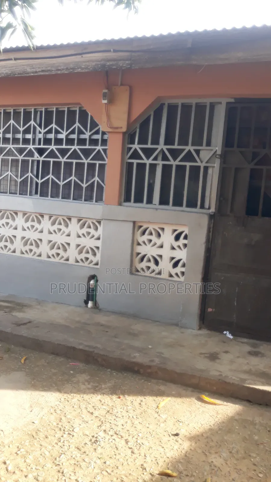 5bdrm House in Sowutwuom for sale