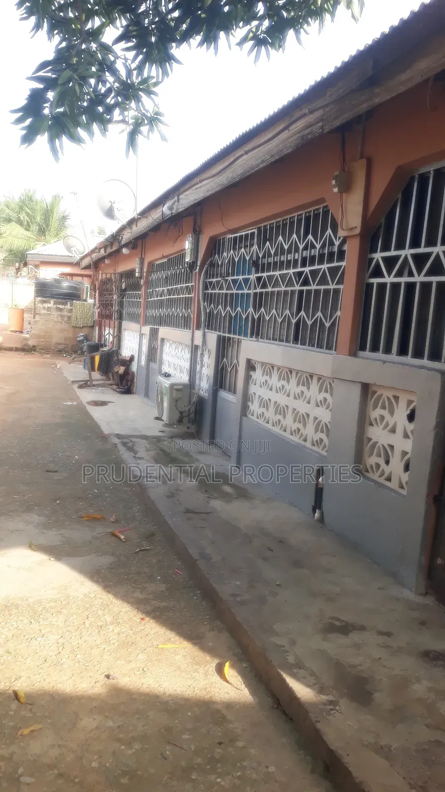 5bdrm House in Sowutwuom for sale