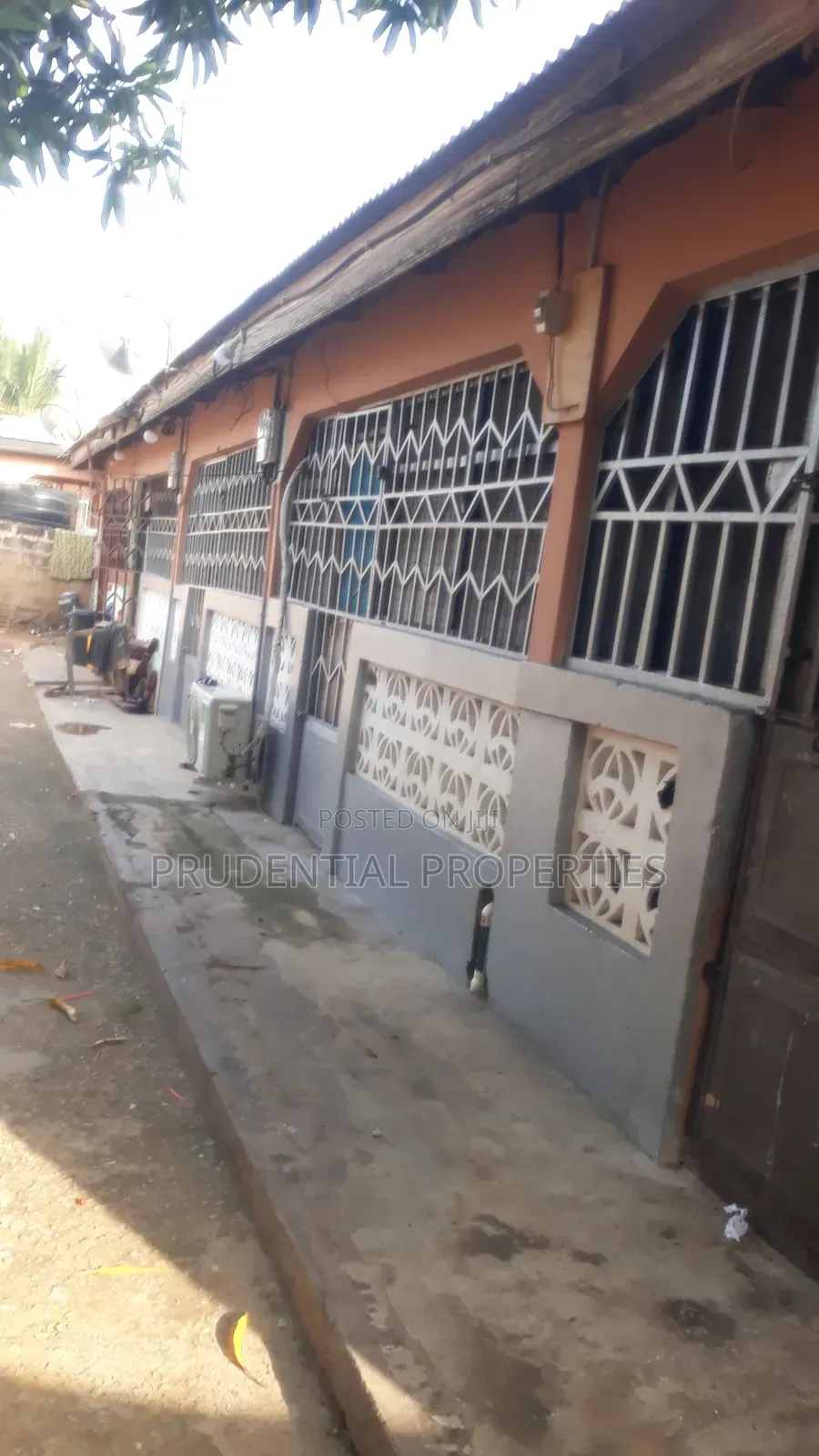 5bdrm House in Sowutwuom for sale