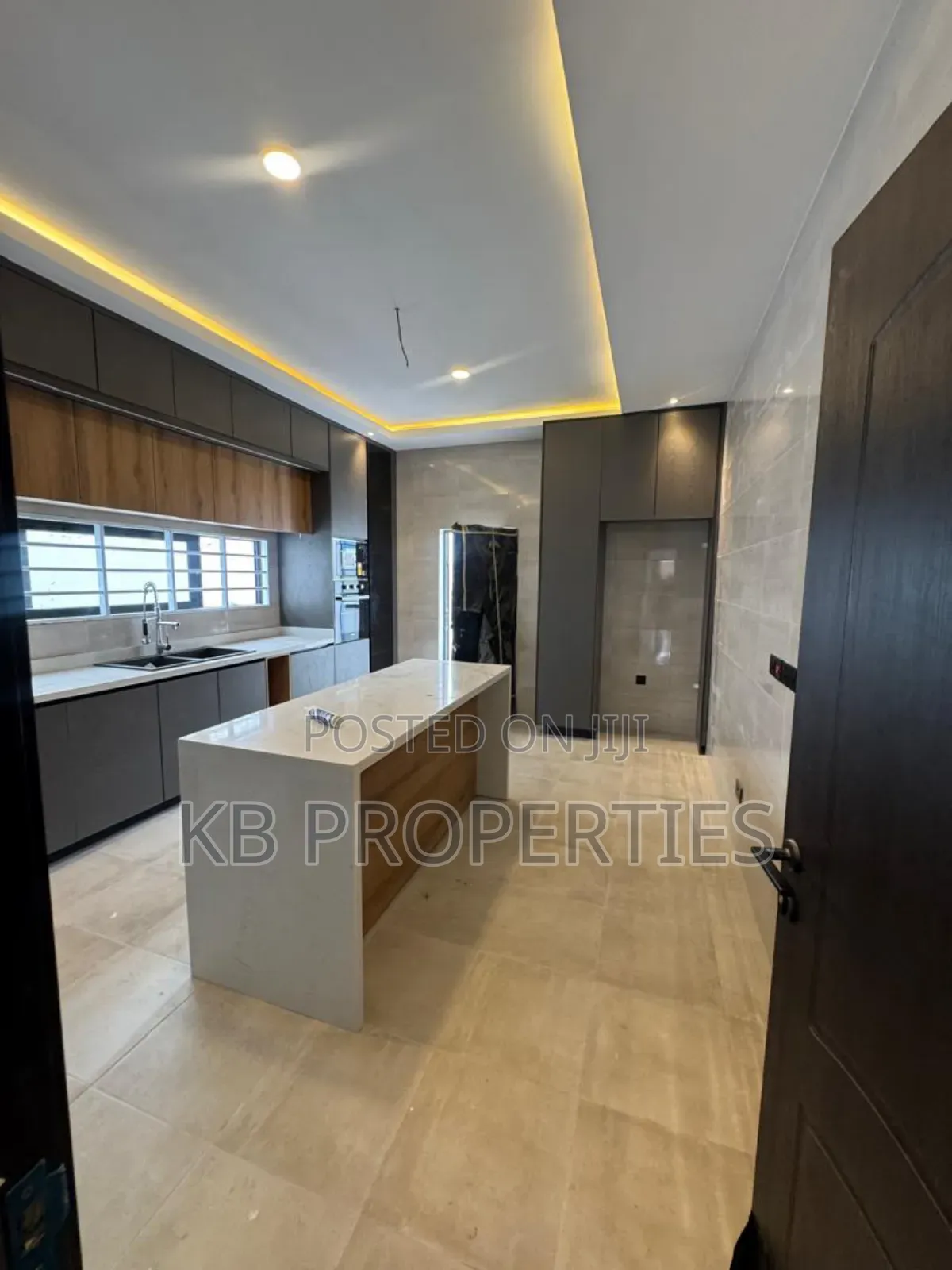 3bdrm House in Kb Properties, Spintex for sale