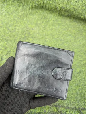 Buene Belle Leather Wallet (Home Used)