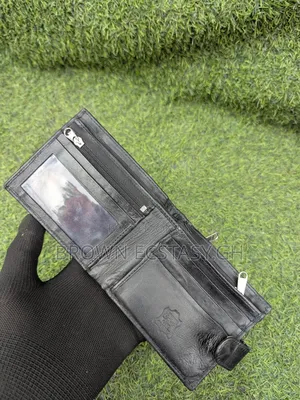 Buene Belle Leather Wallet (Home Used)