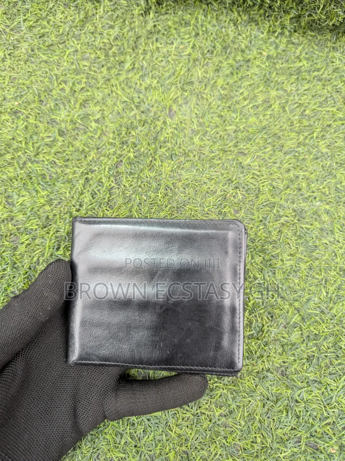 Two Toned Black and Red Wallet (Uk Used)