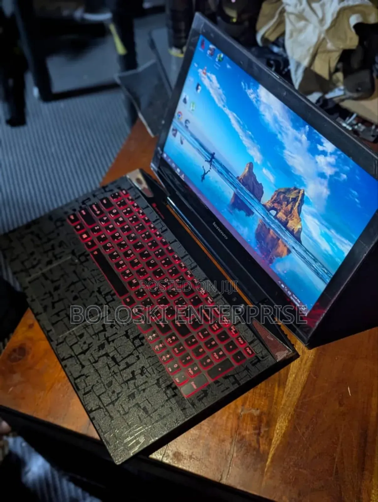 Laptop Lenovo Y50 8GB Intel Core i3 HDD+SSD 256GB