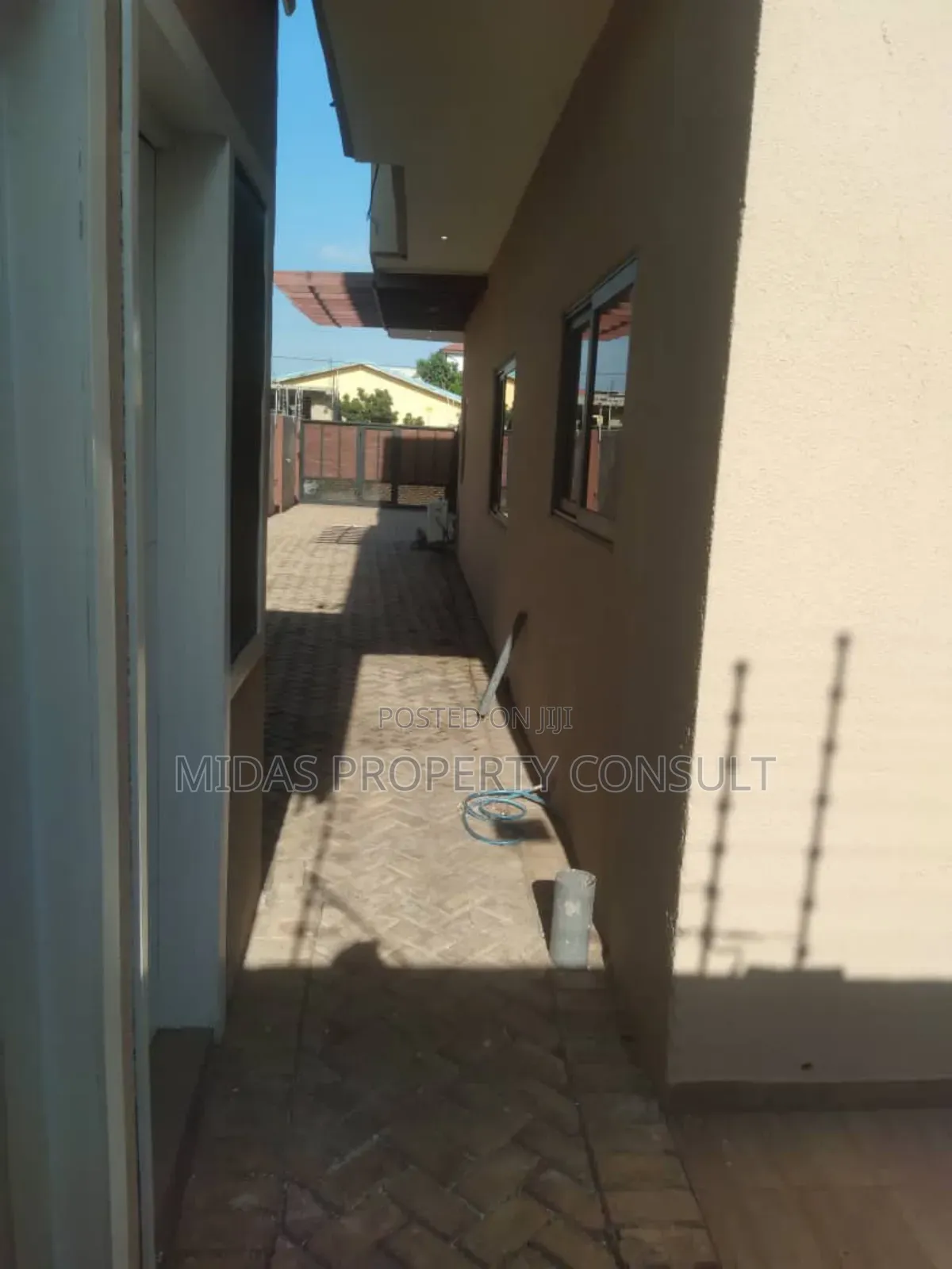 3bdrm House in Oyarifa for sale