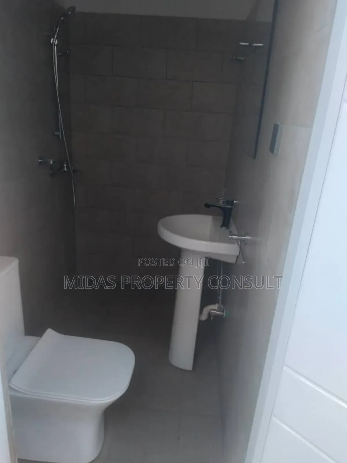 3bdrm House in Oyarifa for sale