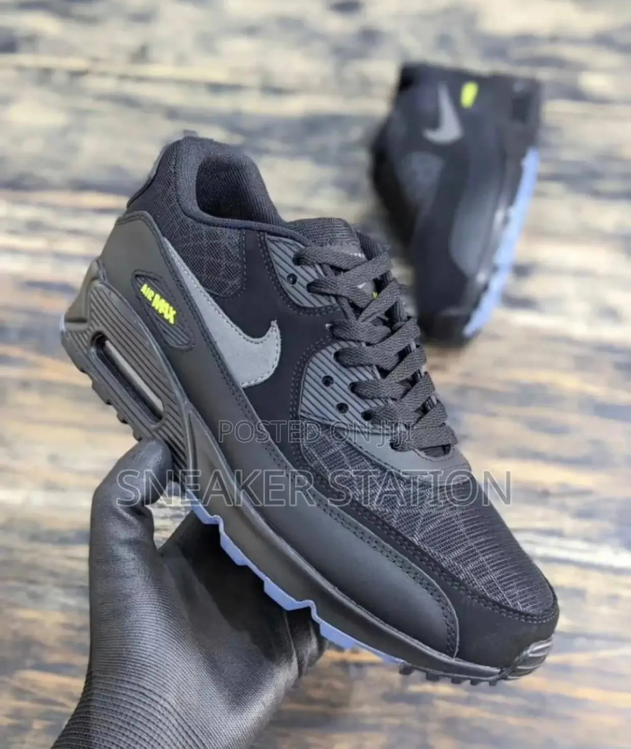 Nike Air Max 90 Volt Sneakers