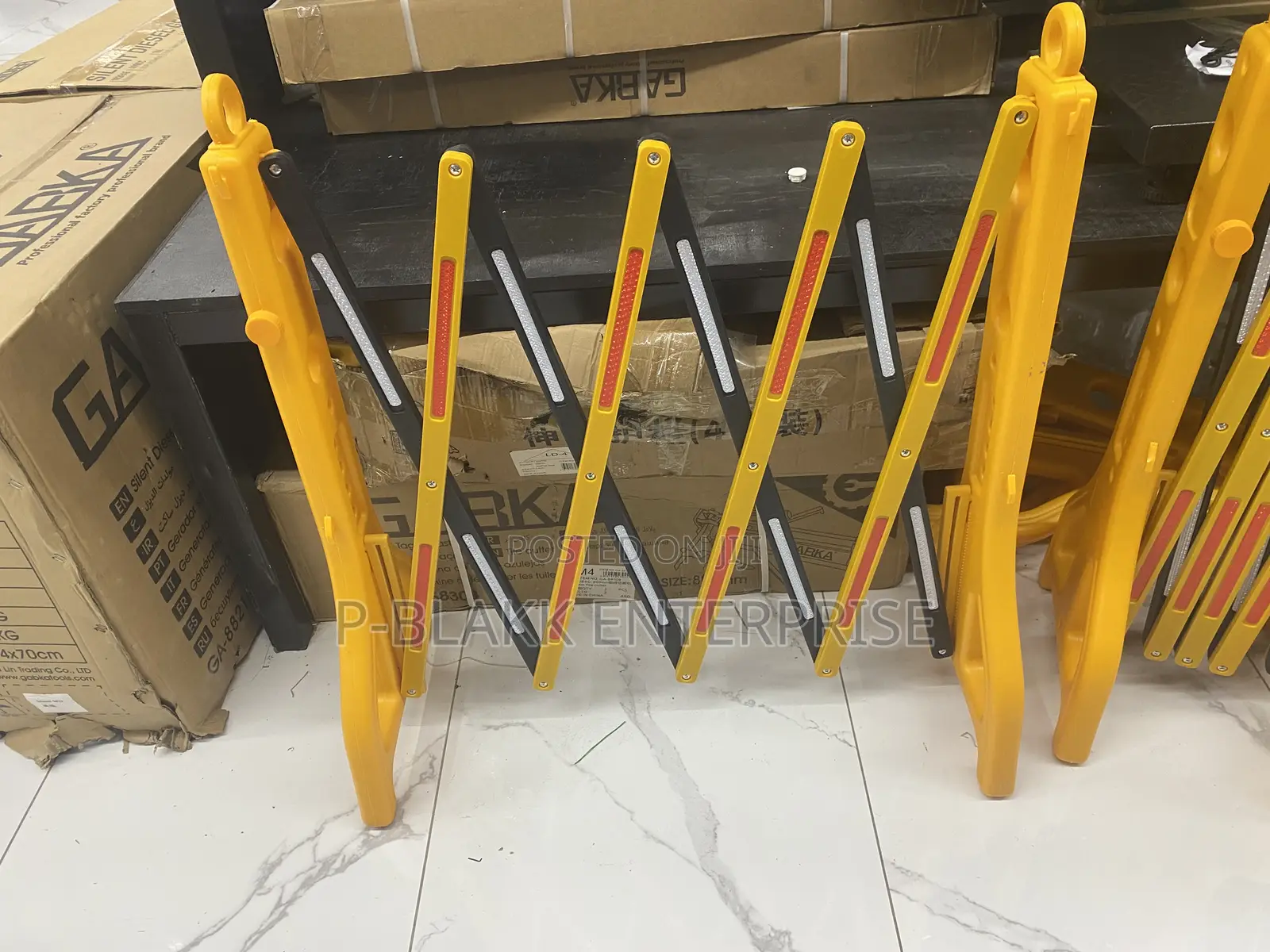 Retractable Fence Barrier/ Extendable Traffic Barricade