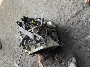 Toyota Vitz Complete Engine With Gearbox 4plugs or 3plugs