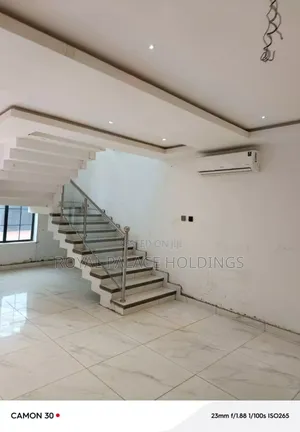 4bdrm Duplex in Airport Hills for rent